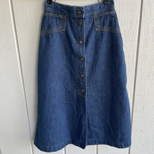 Plushbottoms 1970s Vintage Denim Midi Skirt — Snap Front A-Line (Size 9 / 26.5”)